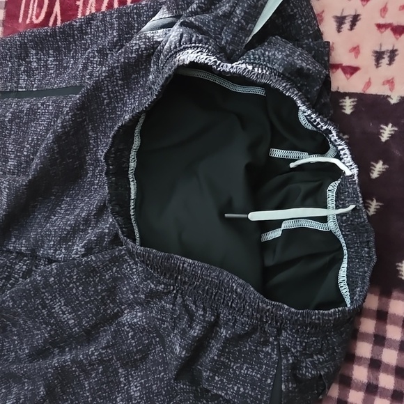 Lululemon Black Active Short Size Small - Picture 5 of 6